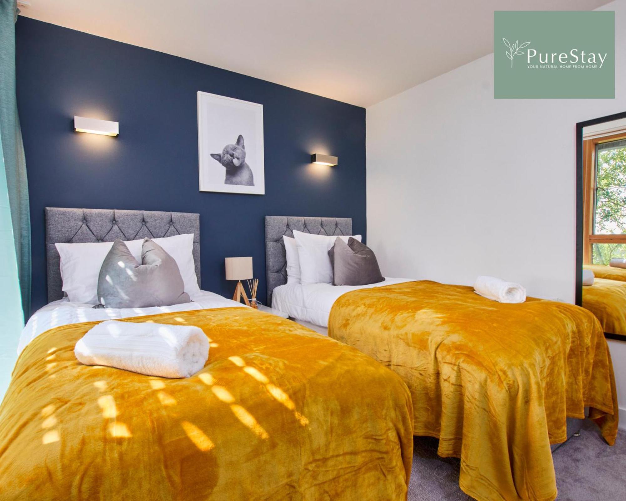 Beautiful Four Bed House By Purestay Short Lets & Serviced Accommodation Coventry With Parking Bagian luar foto