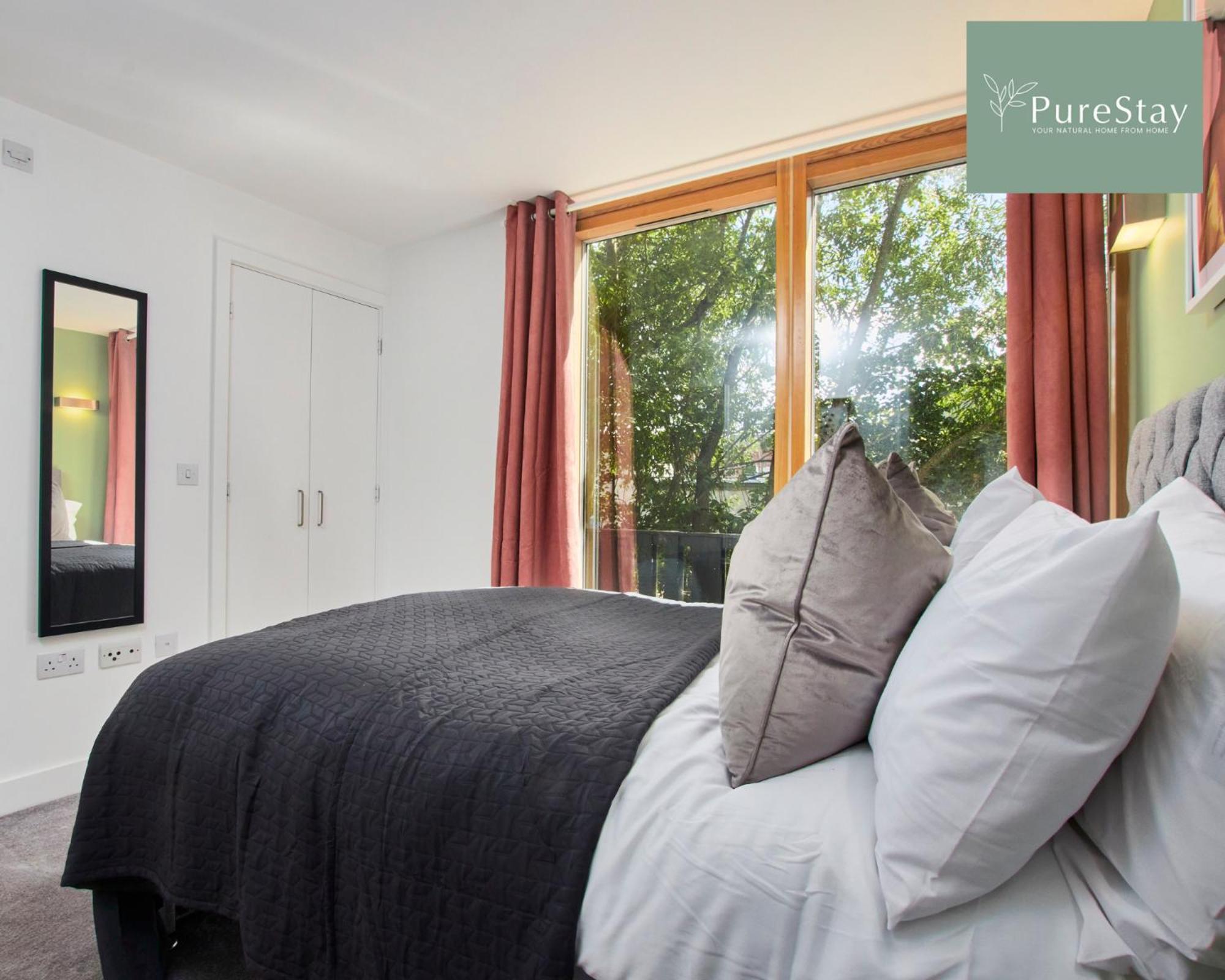Beautiful Four Bed House By Purestay Short Lets & Serviced Accommodation Coventry With Parking Bagian luar foto