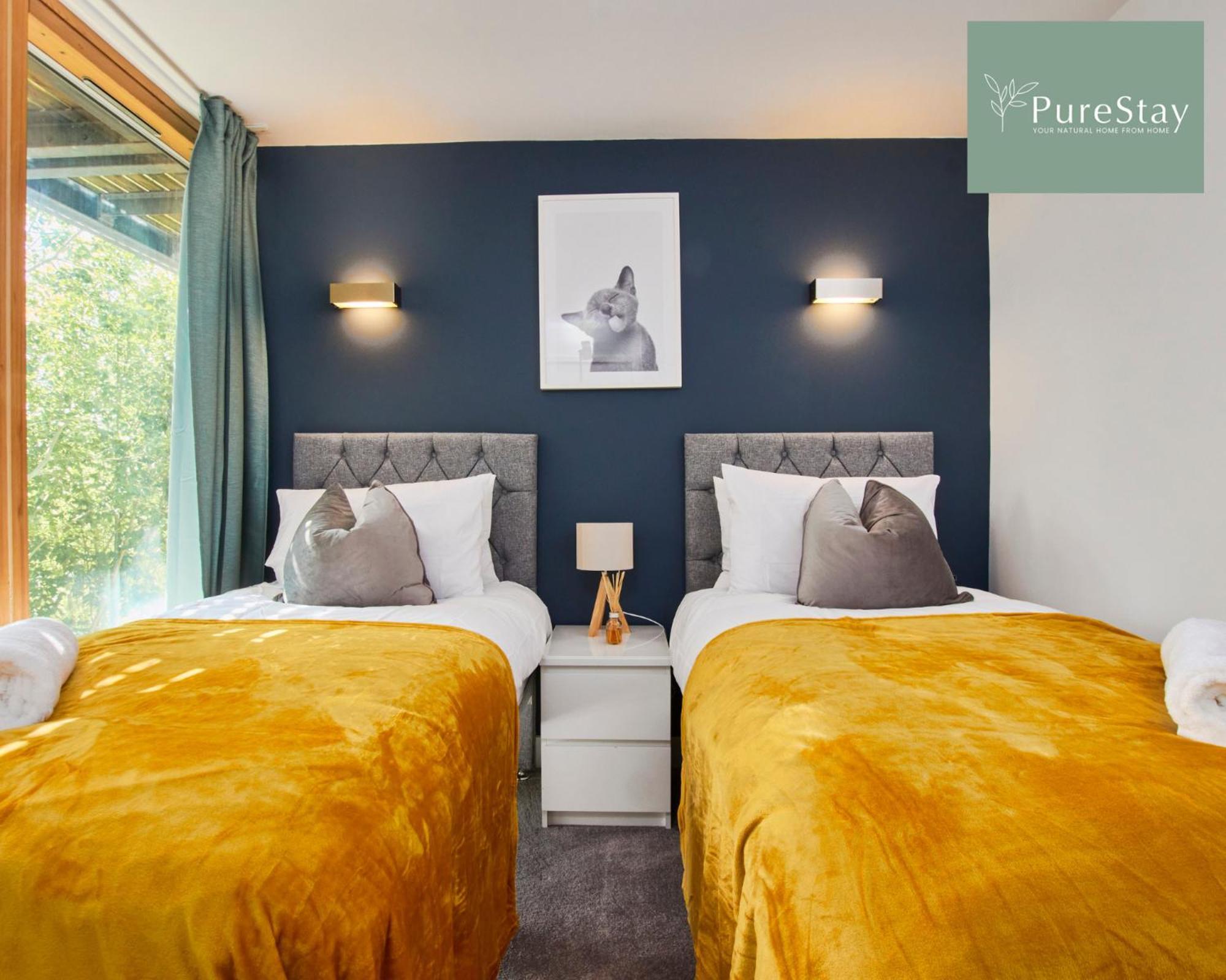 Beautiful Four Bed House By Purestay Short Lets & Serviced Accommodation Coventry With Parking Bagian luar foto