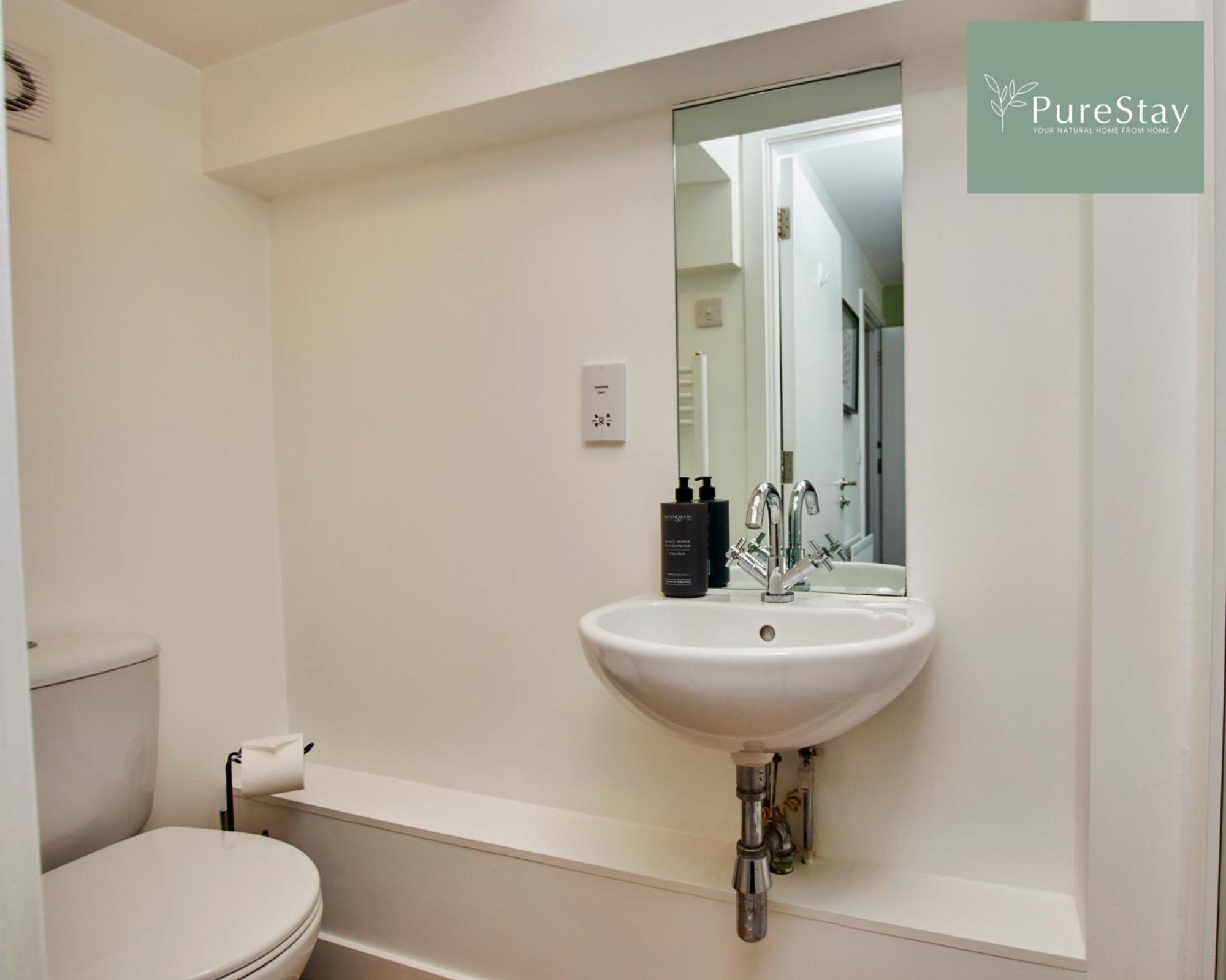 Beautiful Four Bed House By Purestay Short Lets & Serviced Accommodation Coventry With Parking Bagian luar foto
