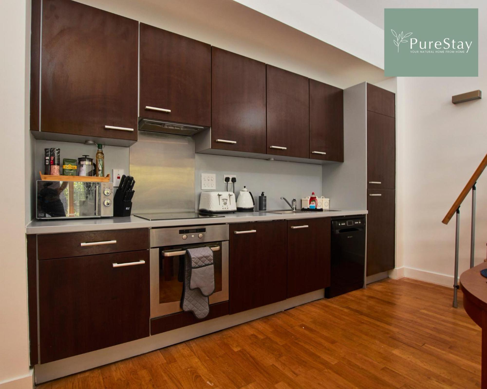Beautiful Four Bed House By Purestay Short Lets & Serviced Accommodation Coventry With Parking Bagian luar foto