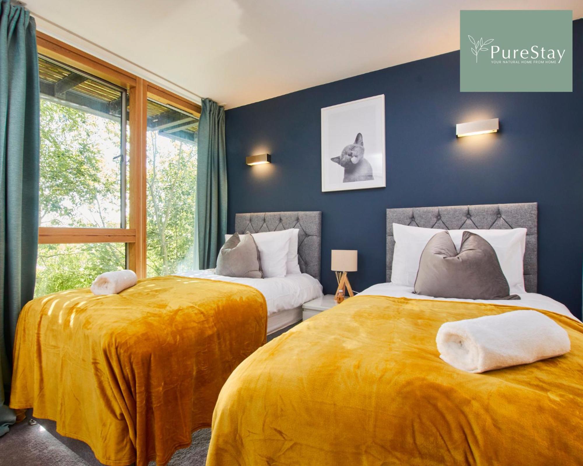 Beautiful Four Bed House By Purestay Short Lets & Serviced Accommodation Coventry With Parking Bagian luar foto