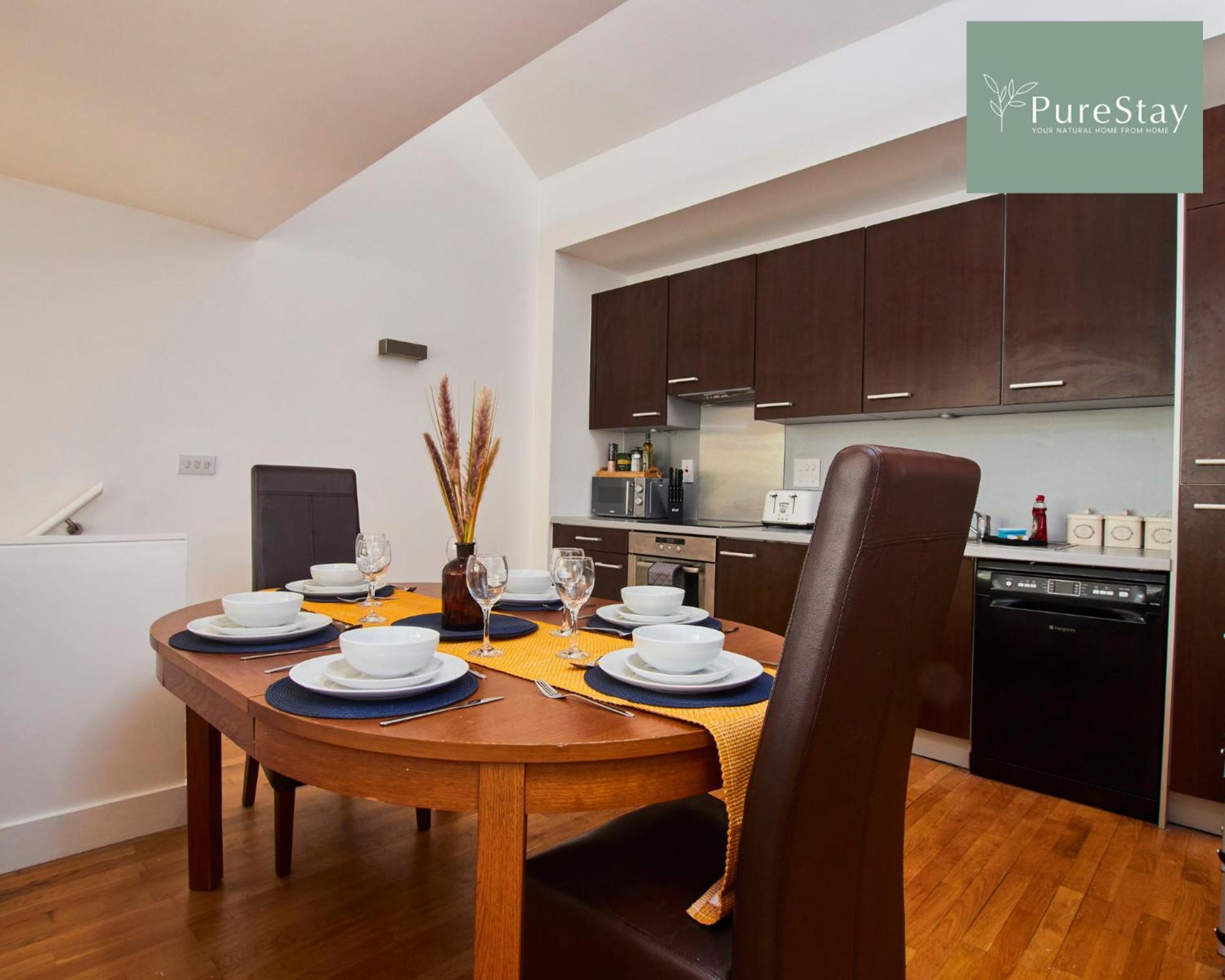 Beautiful Four Bed House By Purestay Short Lets & Serviced Accommodation Coventry With Parking Bagian luar foto