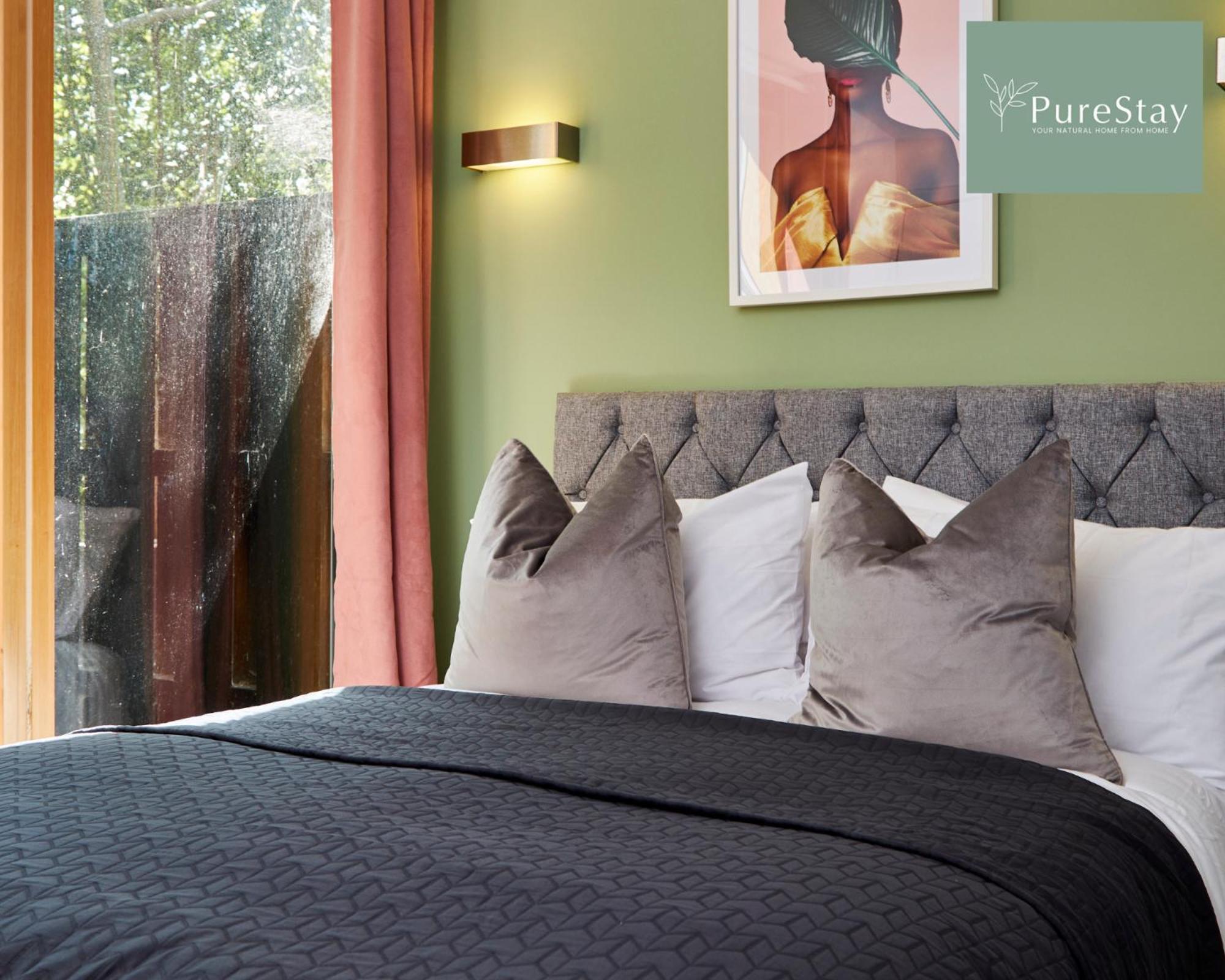 Beautiful Four Bed House By Purestay Short Lets & Serviced Accommodation Coventry With Parking Bagian luar foto
