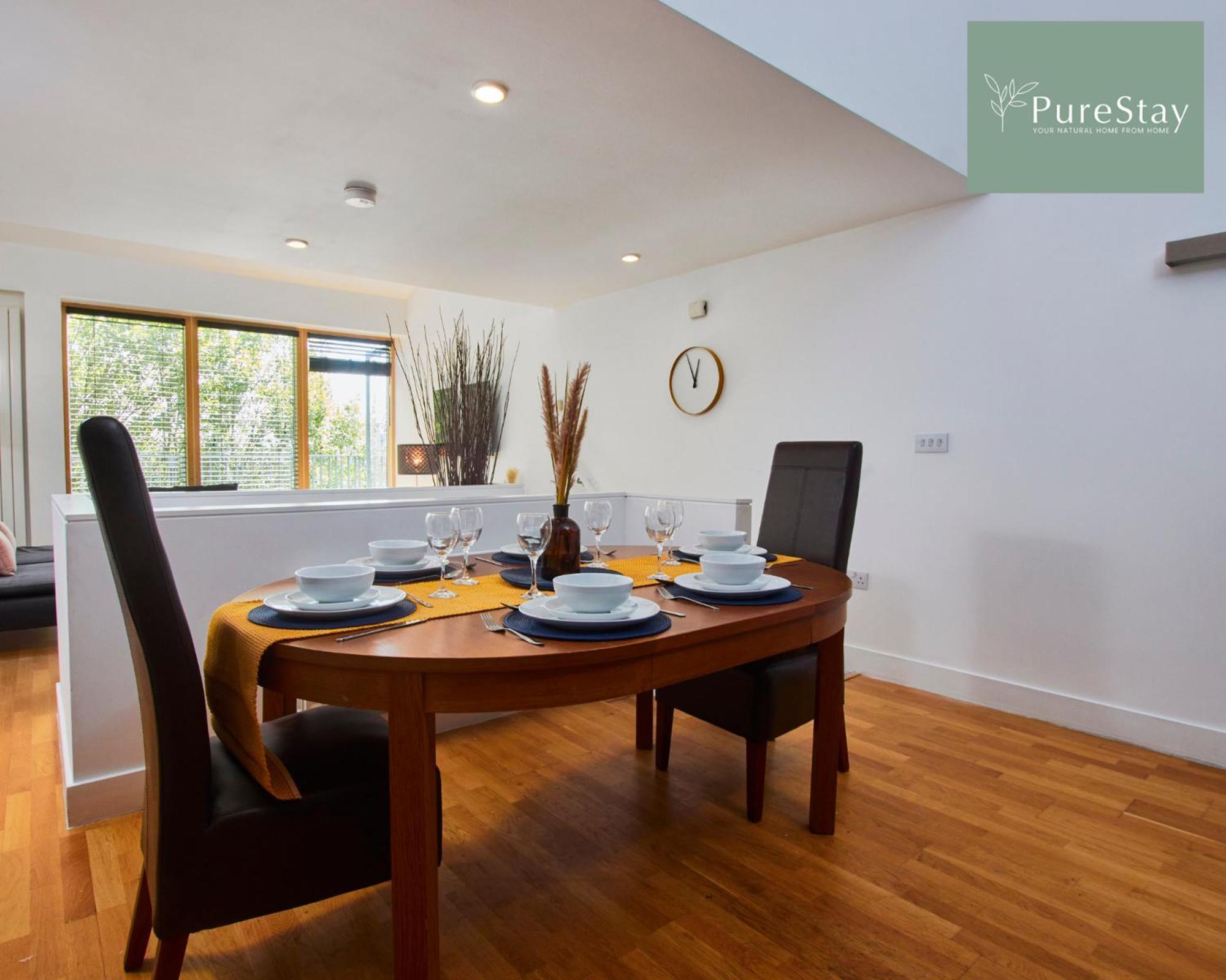 Beautiful Four Bed House By Purestay Short Lets & Serviced Accommodation Coventry With Parking Bagian luar foto
