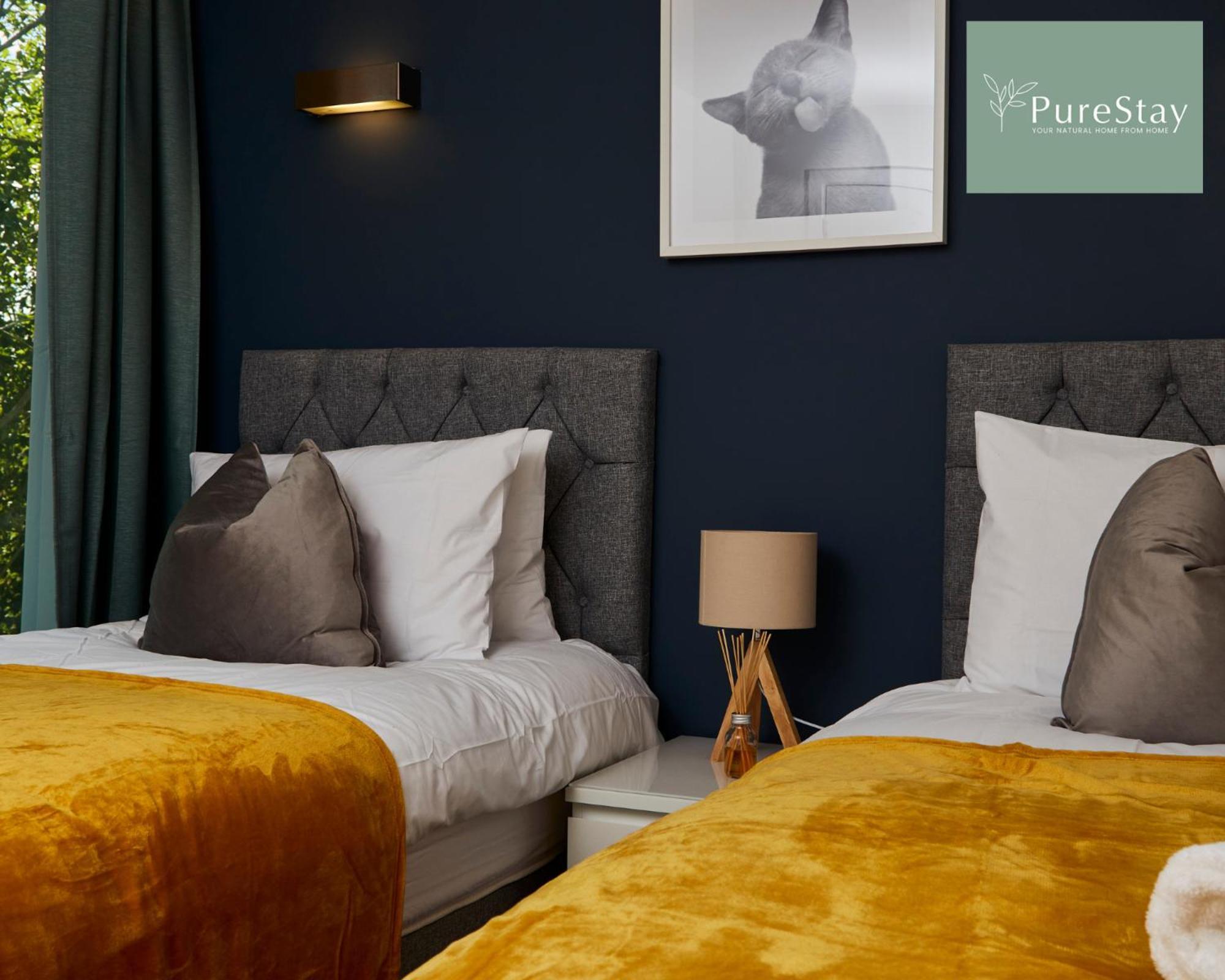 Beautiful Four Bed House By Purestay Short Lets & Serviced Accommodation Coventry With Parking Bagian luar foto