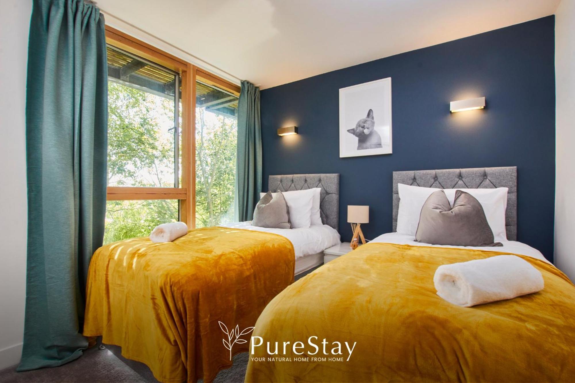 Beautiful Four Bed House By Purestay Short Lets & Serviced Accommodation Coventry With Parking Bagian luar foto