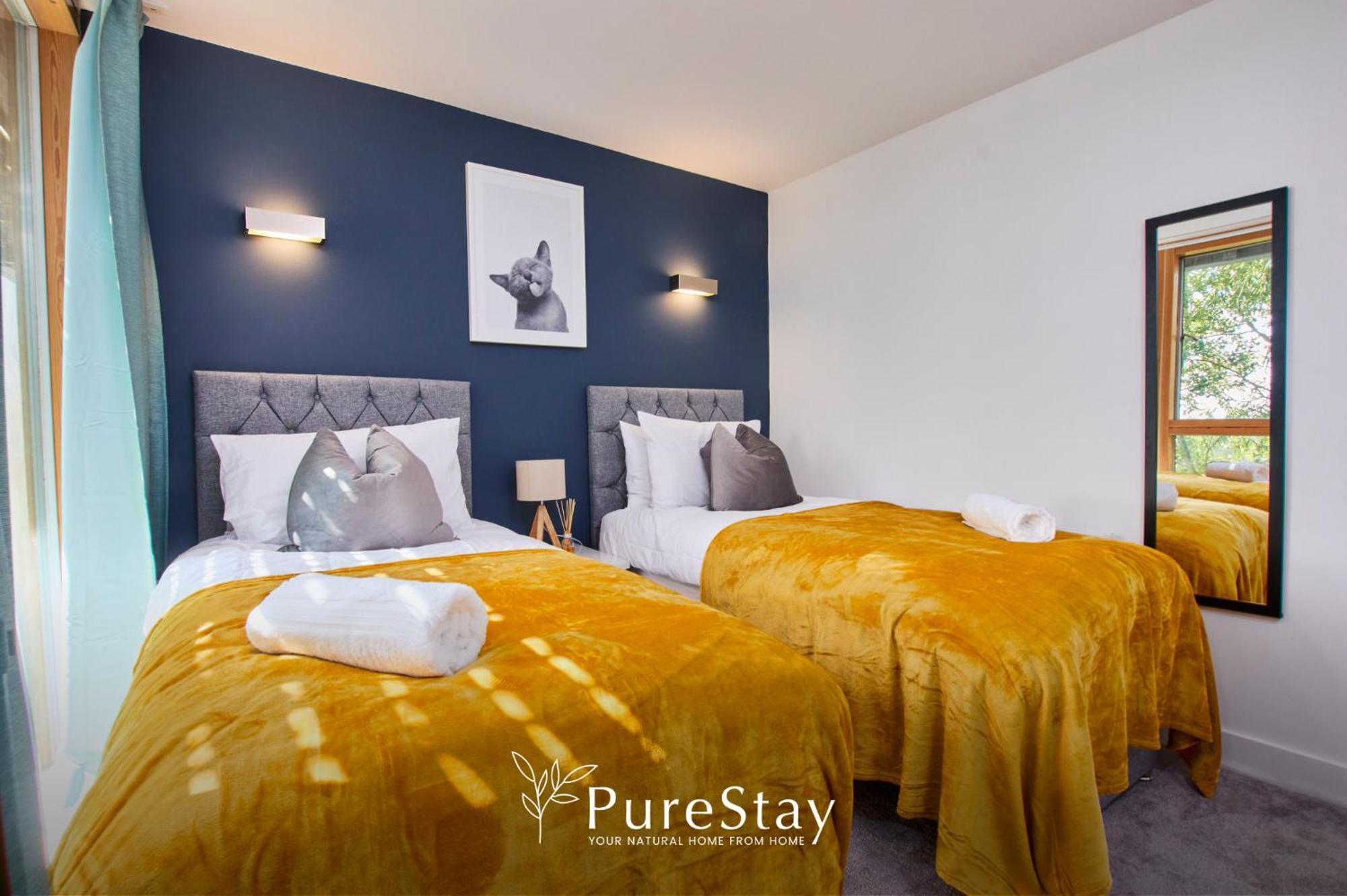 Beautiful Four Bed House By Purestay Short Lets & Serviced Accommodation Coventry With Parking Bagian luar foto